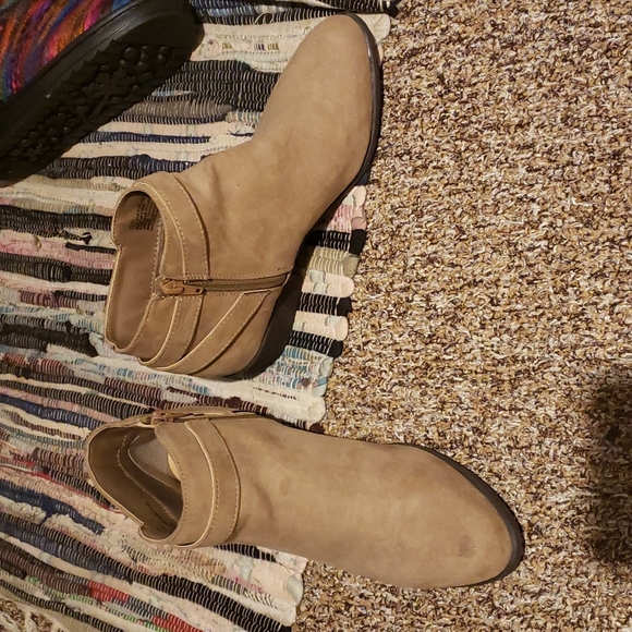 Just fab ankle boots - Picture 3 of 8